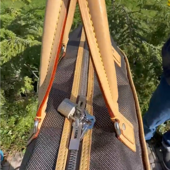 👜🤎AUTHENTIC LV CARRYALL DUFFEL BAG 👜🤎 - Picture 11 of 16